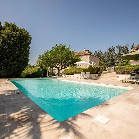 Double On A Quiet Domain With Large Swimming Pool And A Park-like Garden. וילה