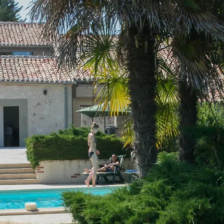 וילה Double On A Quiet Domain With Large Swimming Pool And A Park-like Garden.