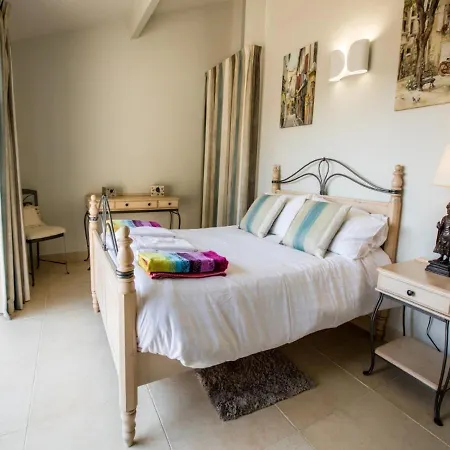 Double On A Quiet Domain With Large Swimming Pool And A Park-like Garden. Saint-Maurin
