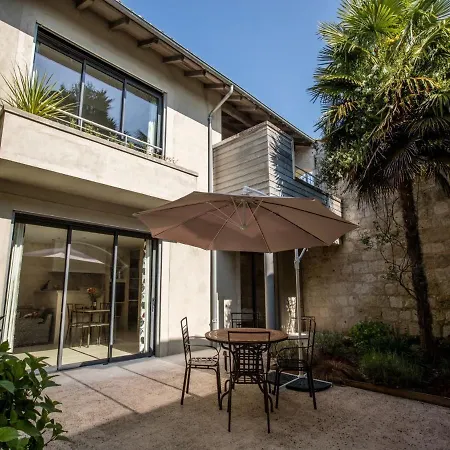 Double On A Quiet Domain With Large Swimming Pool And A Park-like Garden. Saint-Maurin