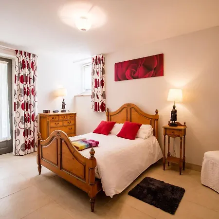 וילה Double On A Quiet Domain With Large Swimming Pool And A Park-like Garden. *