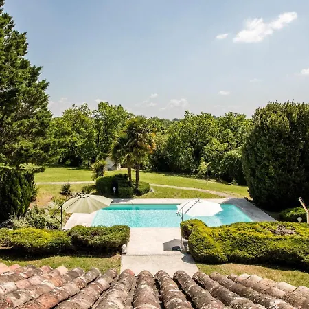 וילה Double On A Quiet Domain With Large Swimming Pool And A Park-like Garden.