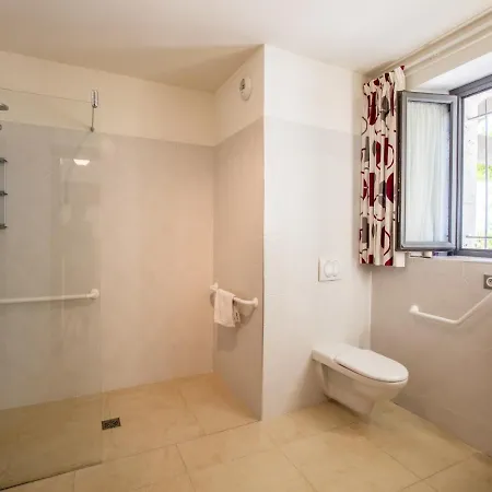 Double On A Quiet Domain With Large Swimming Pool And A Park-like Garden. Saint-Maurin