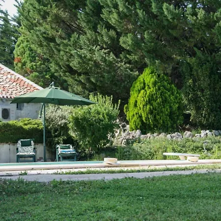 וילה Double On A Quiet Domain With Large Swimming Pool And A Park-like Garden.