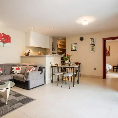 וילה Double On A Quiet Domain With Large Swimming Pool And A Park-like Garden.