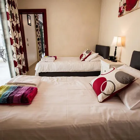 Double On A Quiet Domain With Large Swimming Pool And A Park-like Garden. Saint-Maurin