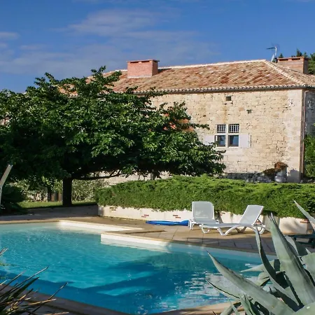 Double On A Quiet Domain With Large Swimming Pool And A Park-like Garden. וילה